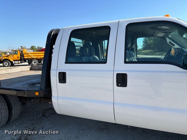 image for item DZ4745 2015 Ford F350 Super Duty XL Crew Cab flatbed pickup truck