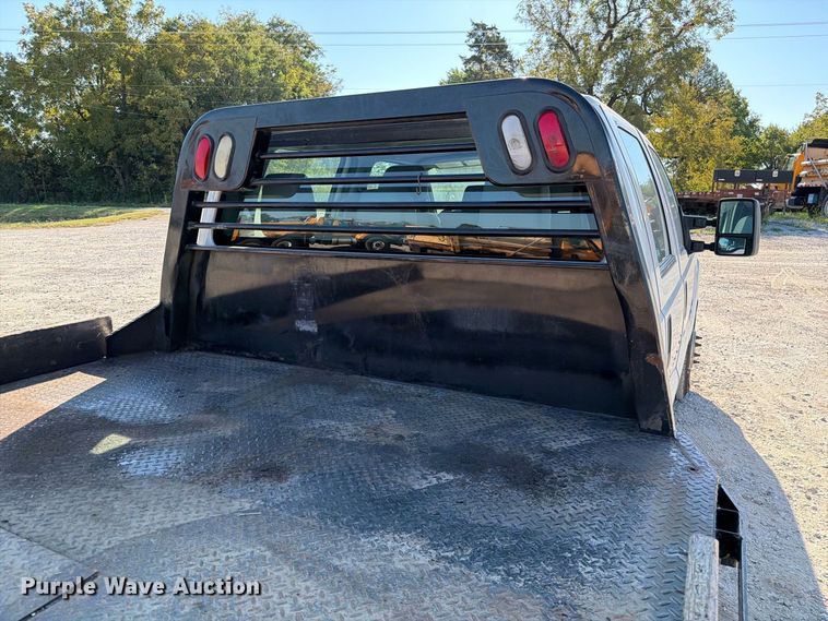 image for item DZ4745 2015 Ford F350 Super Duty XL Crew Cab flatbed pickup truck