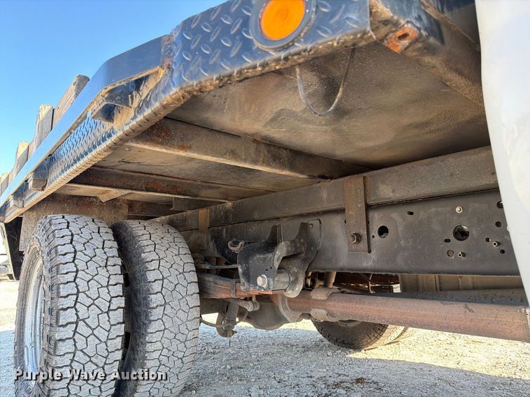 image for item DZ4745 2015 Ford F350 Super Duty XL Crew Cab flatbed pickup truck