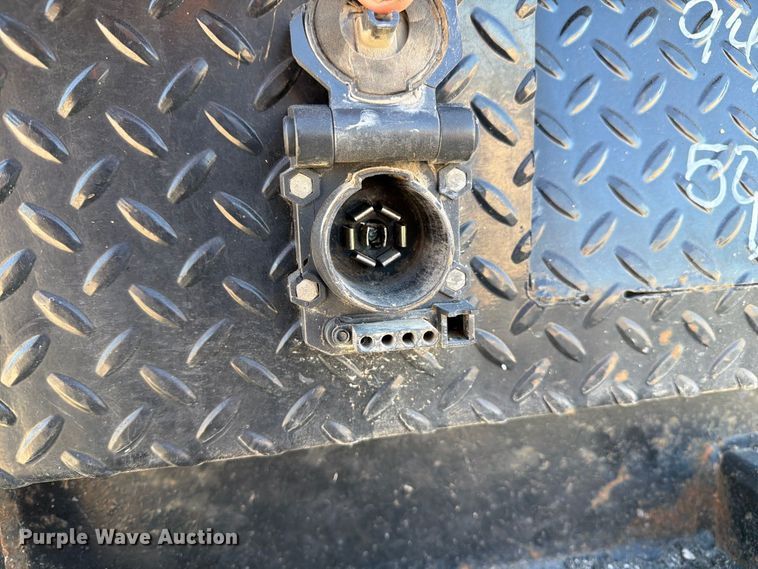 image for item DZ4745 2015 Ford F350 Super Duty XL Crew Cab flatbed pickup truck