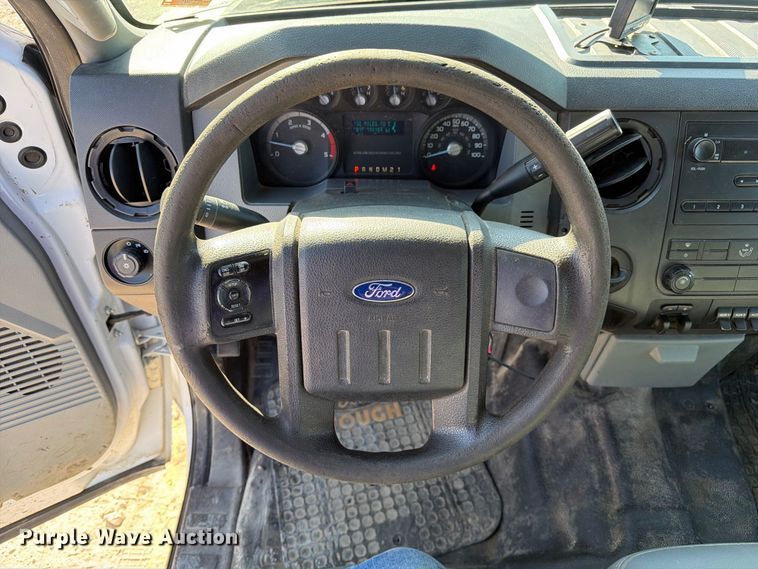 image for item DZ4745 2015 Ford F350 Super Duty XL Crew Cab flatbed pickup truck