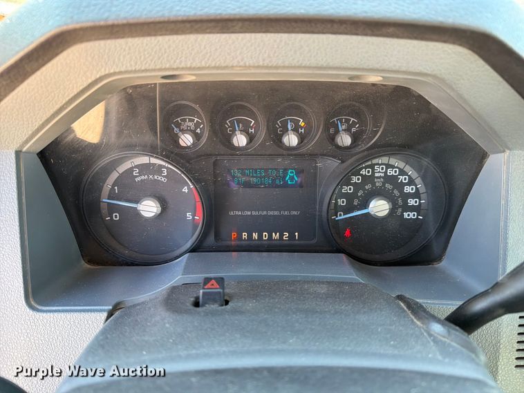 image for item DZ4745 2015 Ford F350 Super Duty XL Crew Cab flatbed pickup truck