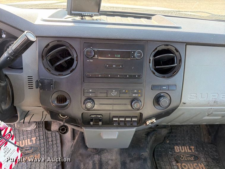 image for item DZ4745 2015 Ford F350 Super Duty XL Crew Cab flatbed pickup truck
