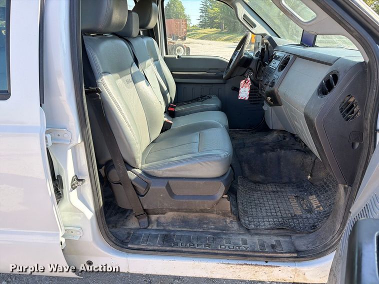image for item DZ4745 2015 Ford F350 Super Duty XL Crew Cab flatbed pickup truck