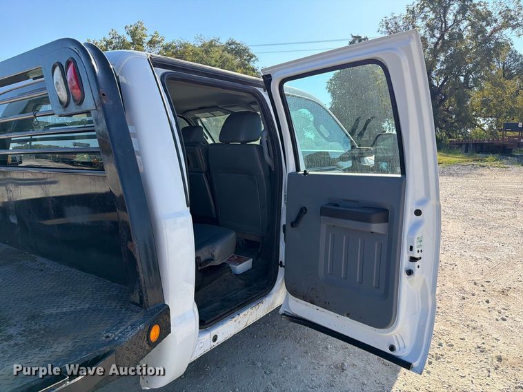 image for item DZ4745 2015 Ford F350 Super Duty XL Crew Cab flatbed pickup truck