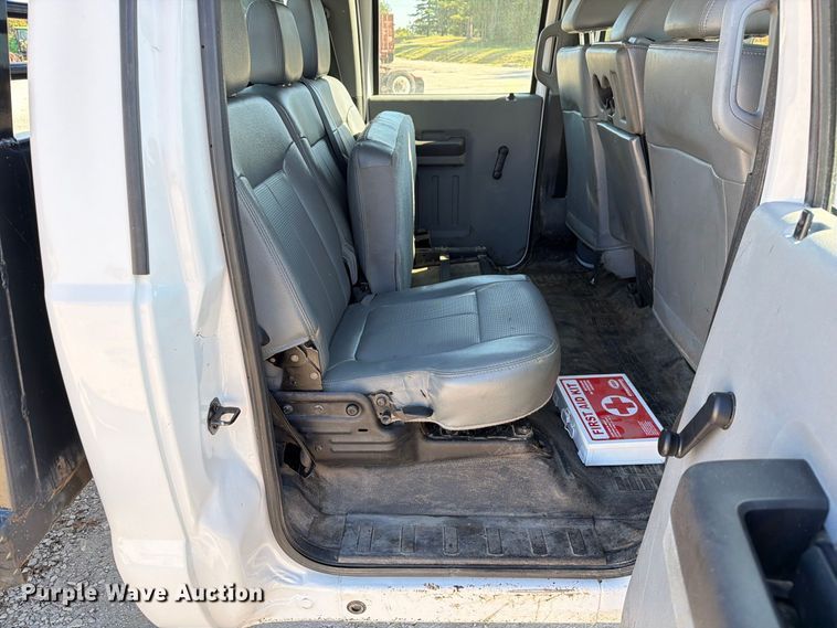image for item DZ4745 2015 Ford F350 Super Duty XL Crew Cab flatbed pickup truck