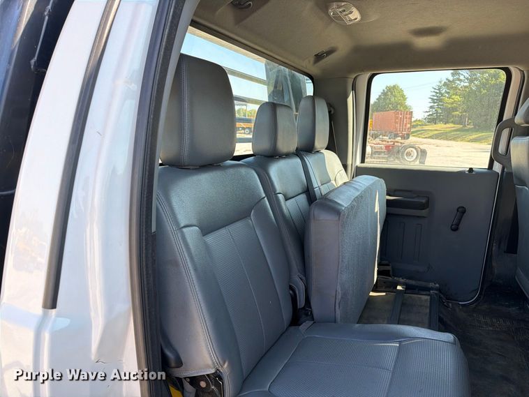 image for item DZ4745 2015 Ford F350 Super Duty XL Crew Cab flatbed pickup truck