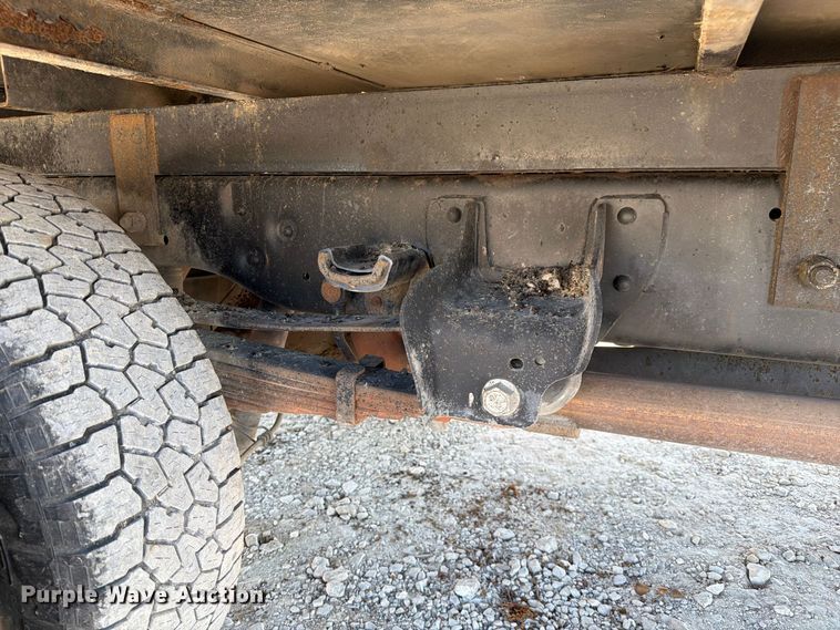 image for item DZ4745 2015 Ford F350 Super Duty XL Crew Cab flatbed pickup truck