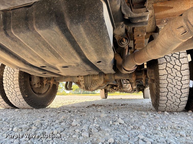 image for item DZ4745 2015 Ford F350 Super Duty XL Crew Cab flatbed pickup truck