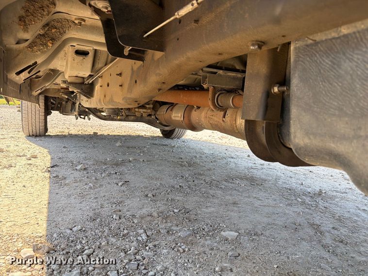 image for item DZ4745 2015 Ford F350 Super Duty XL Crew Cab flatbed pickup truck