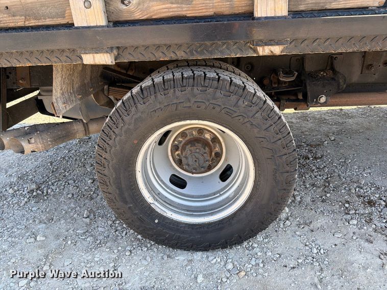 image for item DZ4745 2015 Ford F350 Super Duty XL Crew Cab flatbed pickup truck