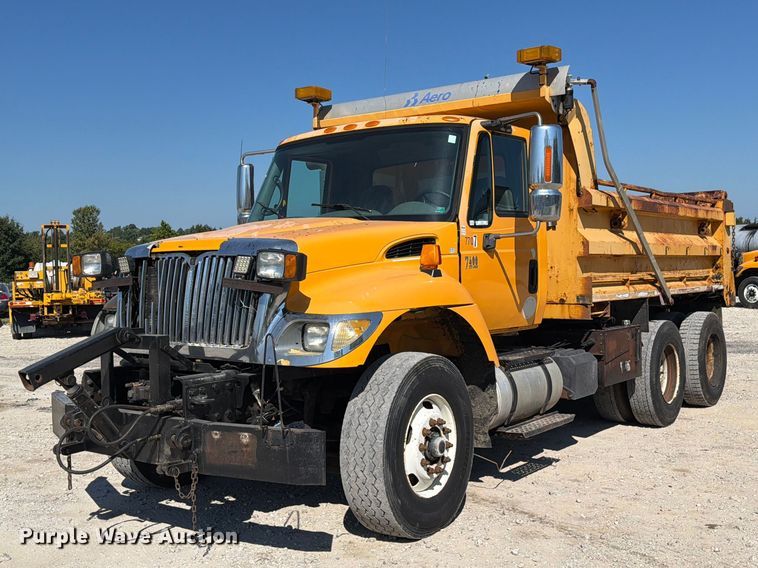 image for item DZ4746 2006 International 7400 dump truck
