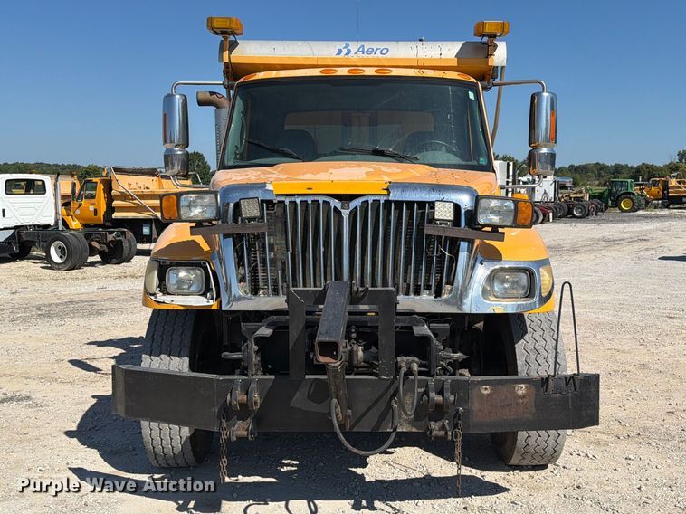 image for item DZ4746 2006 International 7400 dump truck