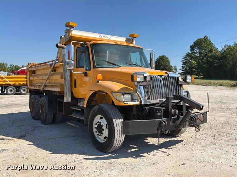 image for item DZ4746 2006 International 7400 dump truck