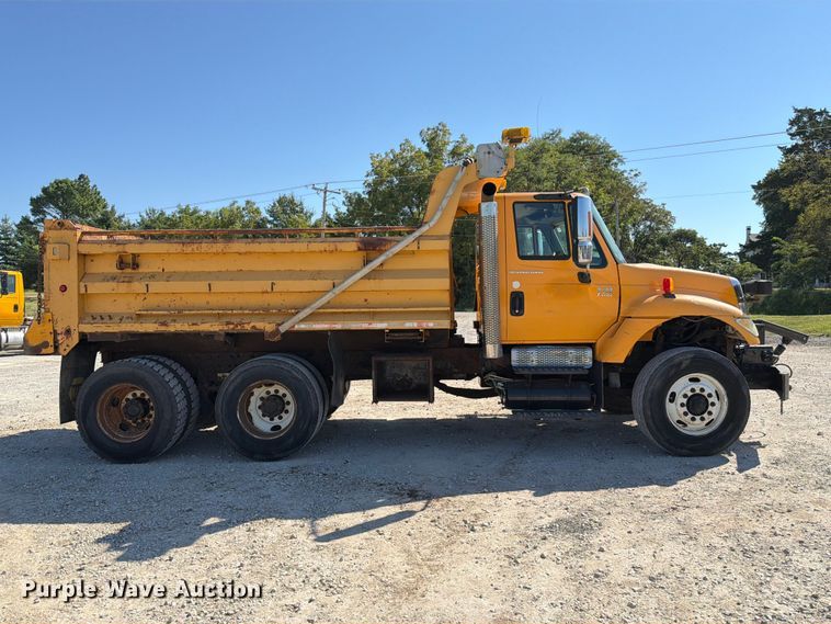 image for item DZ4746 2006 International 7400 dump truck