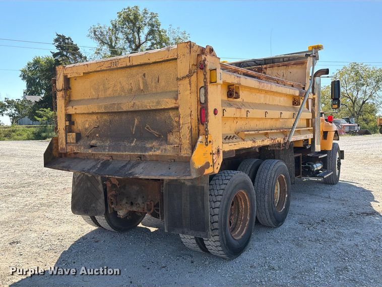 image for item DZ4746 2006 International 7400 dump truck