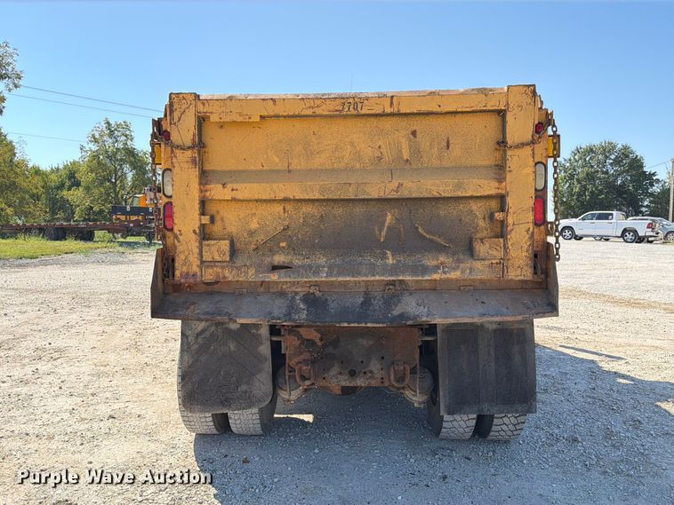 image for item DZ4746 2006 International 7400 dump truck
