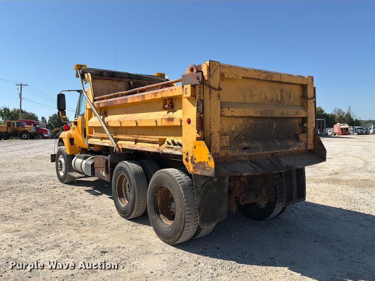 image for item DZ4746 2006 International 7400 dump truck