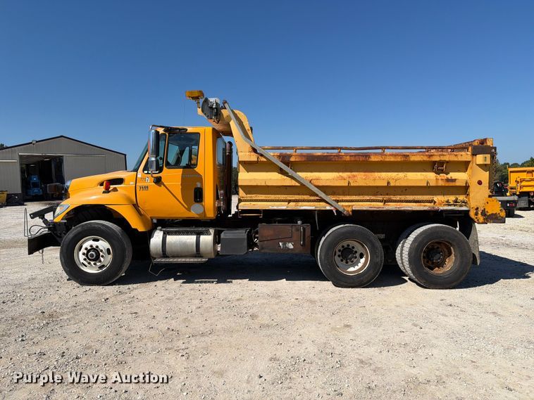 image for item DZ4746 2006 International 7400 dump truck