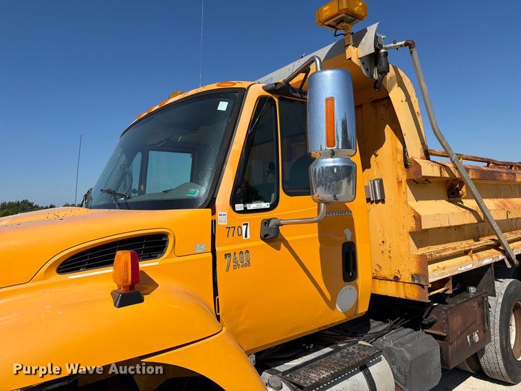 image for item DZ4746 2006 International 7400 dump truck