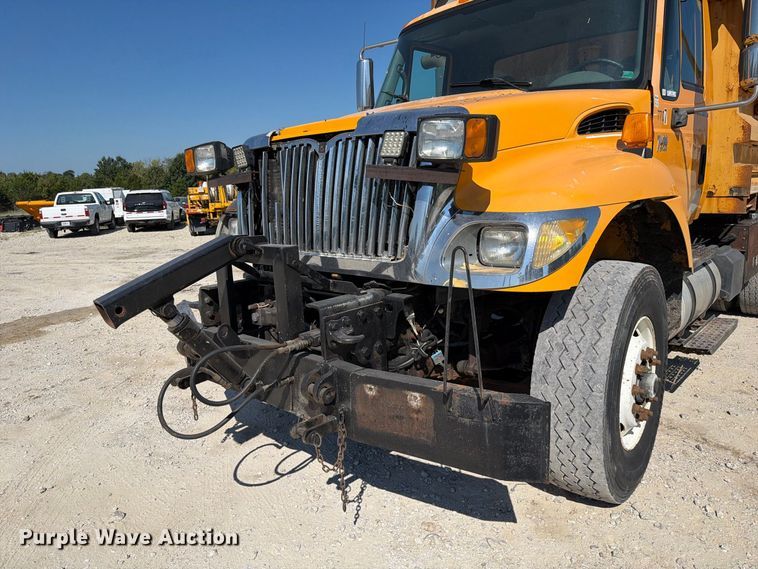 image for item DZ4746 2006 International 7400 dump truck
