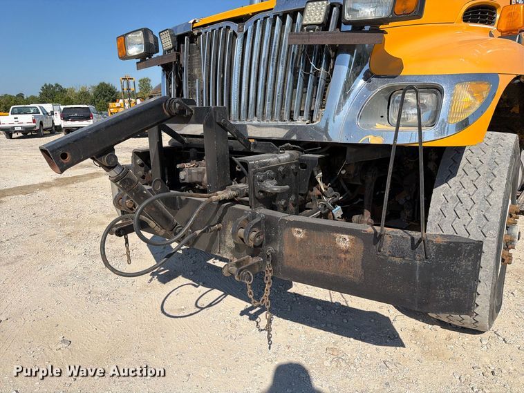 image for item DZ4746 2006 International 7400 dump truck