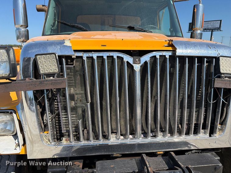 image for item DZ4746 2006 International 7400 dump truck