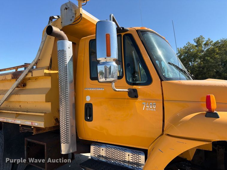 image for item DZ4746 2006 International 7400 dump truck