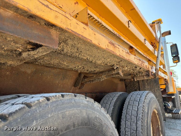 image for item DZ4746 2006 International 7400 dump truck