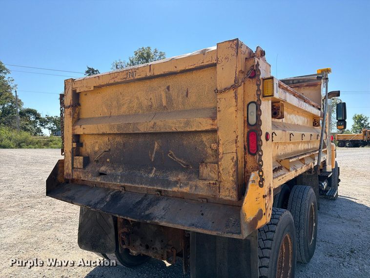 image for item DZ4746 2006 International 7400 dump truck
