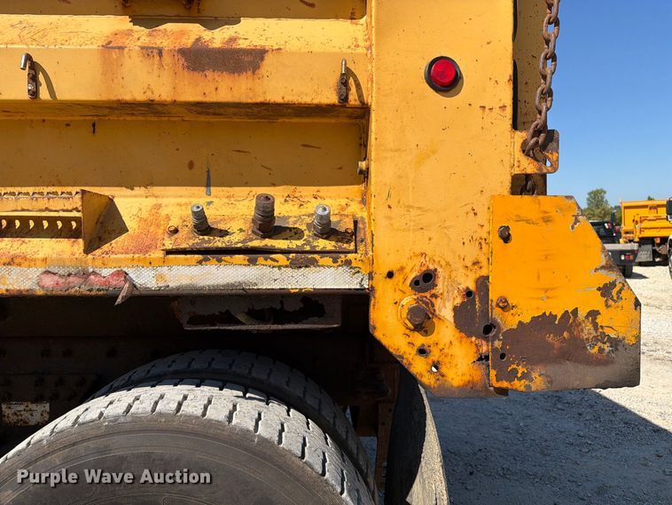 image for item DZ4746 2006 International 7400 dump truck