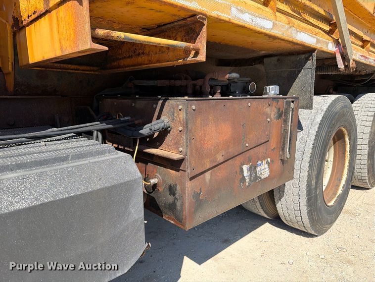 image for item DZ4746 2006 International 7400 dump truck