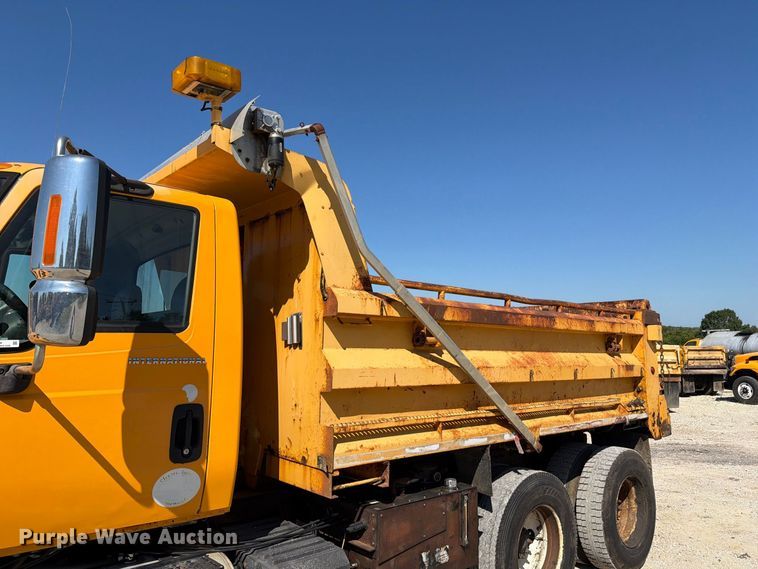 image for item DZ4746 2006 International 7400 dump truck