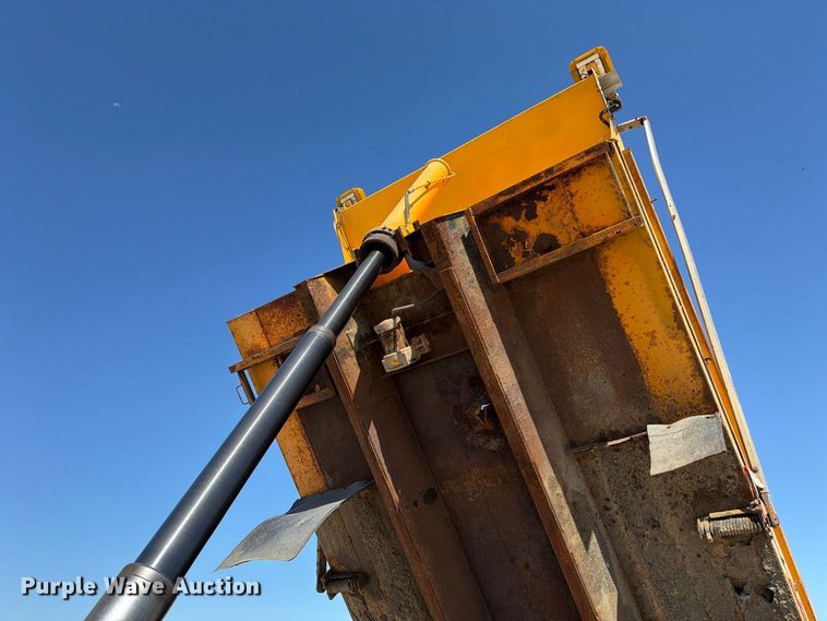 image for item DZ4746 2006 International 7400 dump truck