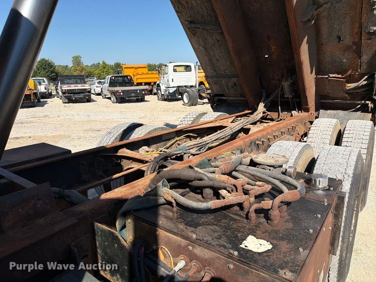 image for item DZ4746 2006 International 7400 dump truck