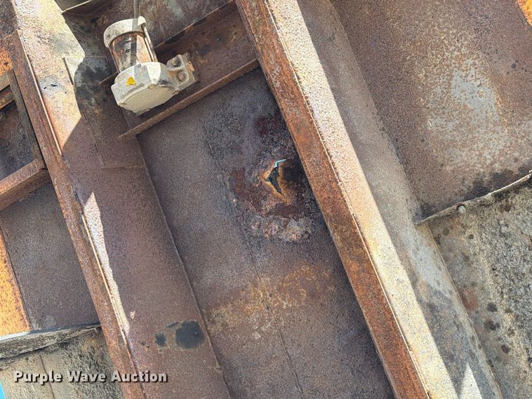 image for item DZ4746 2006 International 7400 dump truck