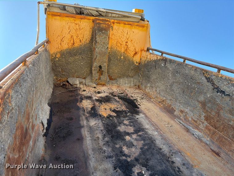 image for item DZ4746 2006 International 7400 dump truck