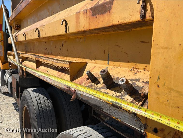 image for item DZ4746 2006 International 7400 dump truck