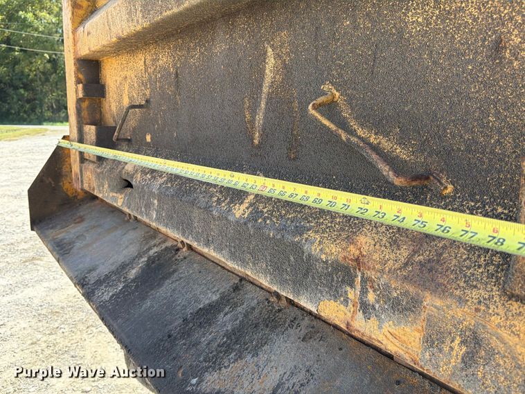 image for item DZ4746 2006 International 7400 dump truck