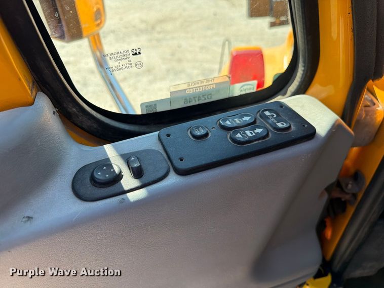 image for item DZ4746 2006 International 7400 dump truck