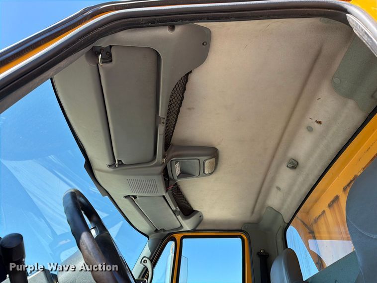 image for item DZ4746 2006 International 7400 dump truck