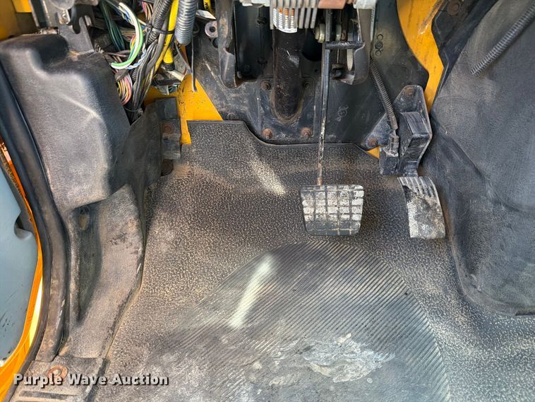 image for item DZ4746 2006 International 7400 dump truck