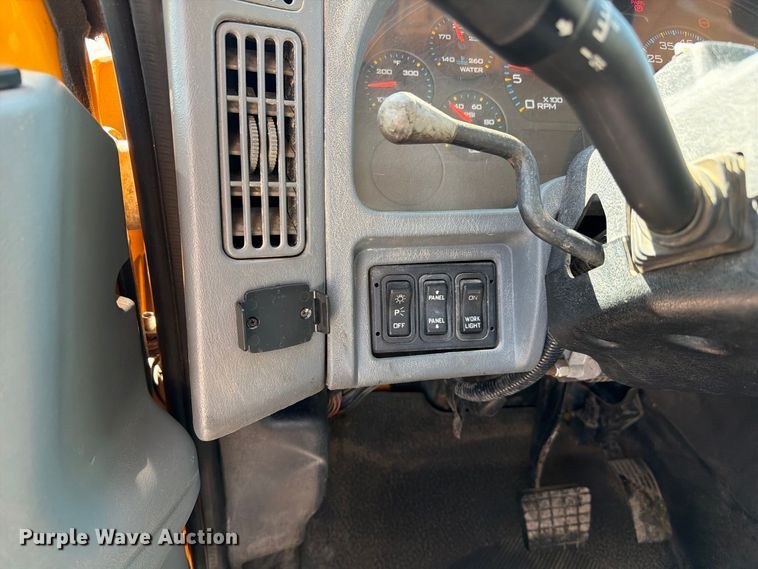 image for item DZ4746 2006 International 7400 dump truck