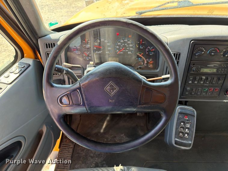 image for item DZ4746 2006 International 7400 dump truck