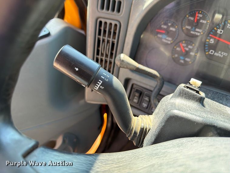 image for item DZ4746 2006 International 7400 dump truck