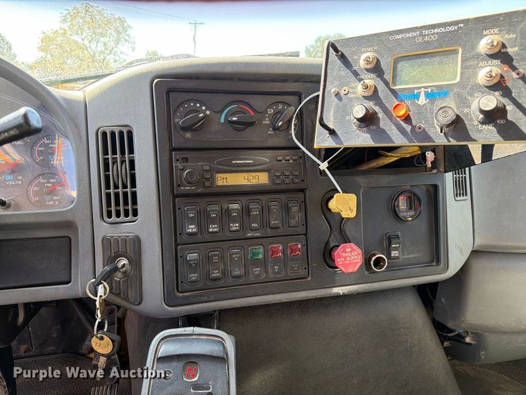 image for item DZ4746 2006 International 7400 dump truck
