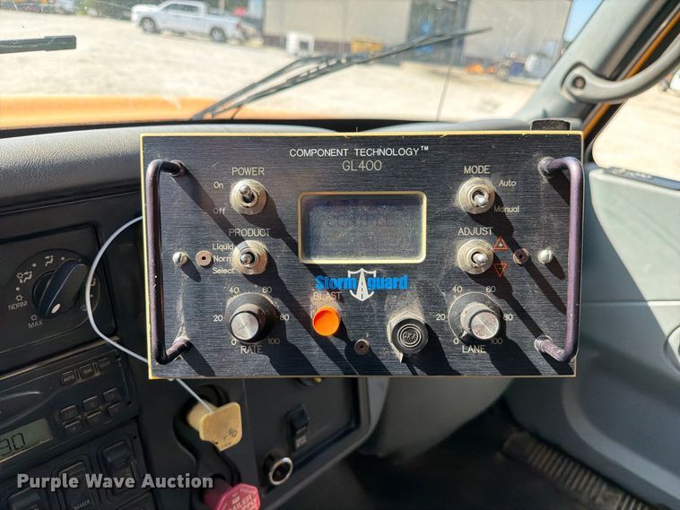 image for item DZ4746 2006 International 7400 dump truck