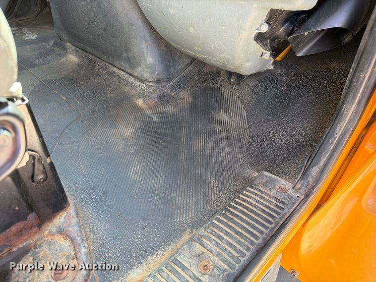image for item DZ4746 2006 International 7400 dump truck