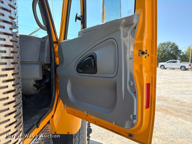 image for item DZ4746 2006 International 7400 dump truck