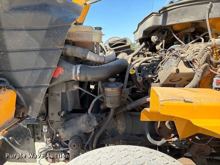 image for item DZ4746 2006 International 7400 dump truck